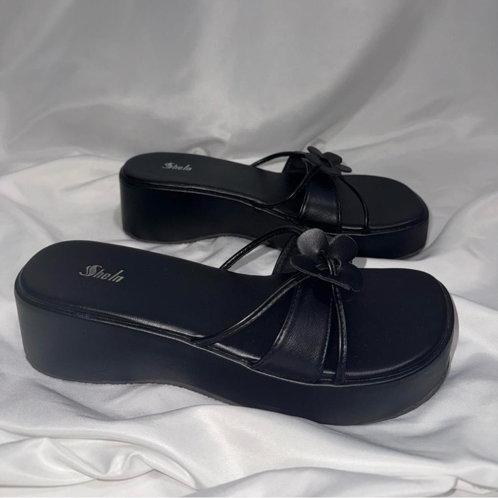 Shein Black Faux Leather Floral Shoes Low Heel Size 6-6.5 Y2K Gothic Summer